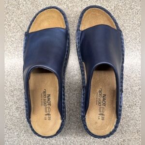 Naot Sz. 8 (39) Navy Platform Slip On Shoes